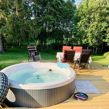 The Blomsholm Cabin - Recharge Your Electric Car Stromstad Exterior photo