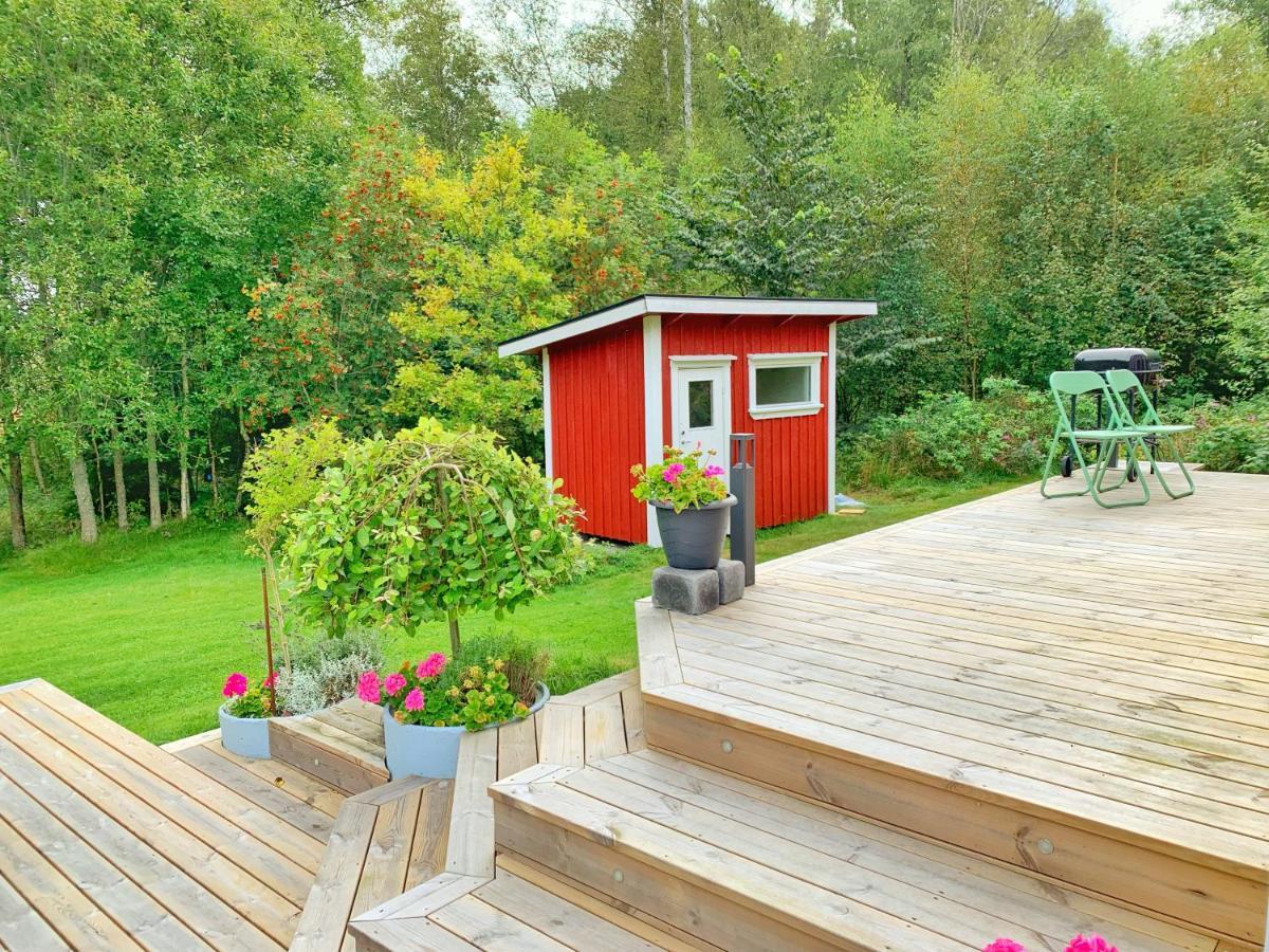The Blomsholm Cabin - Recharge Your Electric Car Stromstad Exterior photo