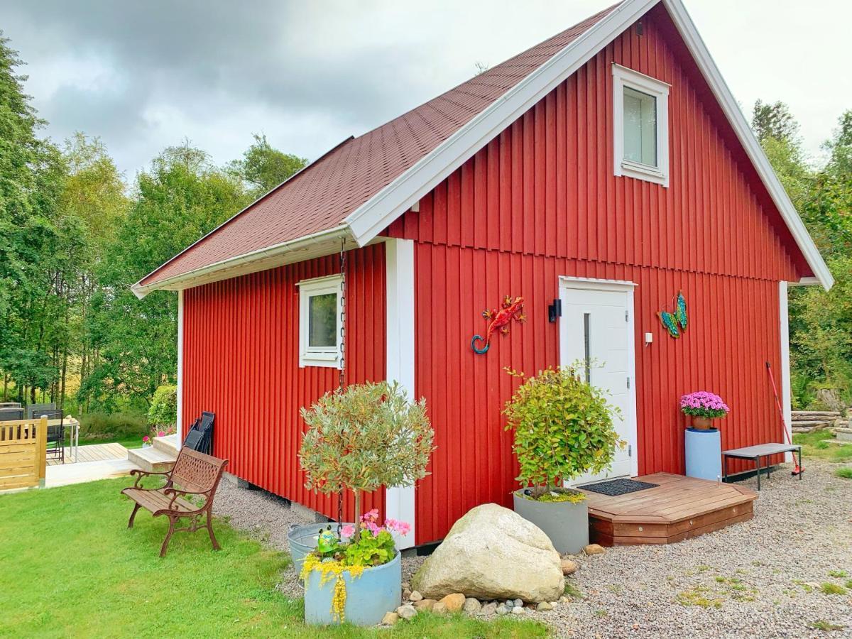 The Blomsholm Cabin - Recharge Your Electric Car Stromstad Exterior photo