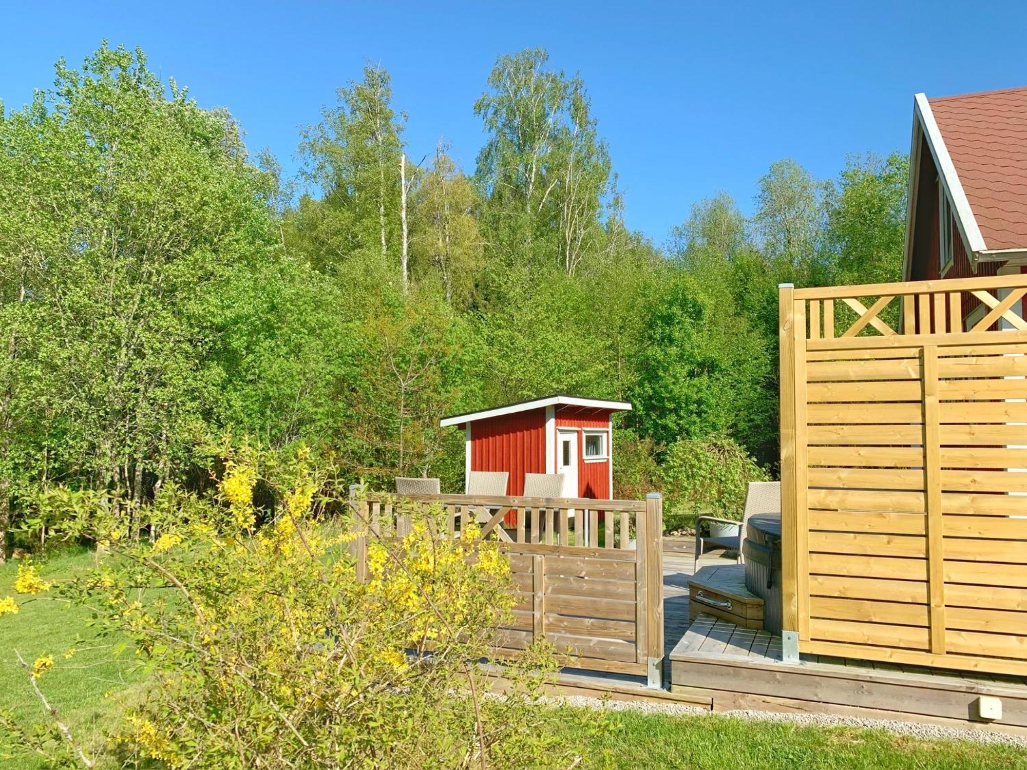 The Blomsholm Cabin - Recharge Your Electric Car Stromstad Exterior photo