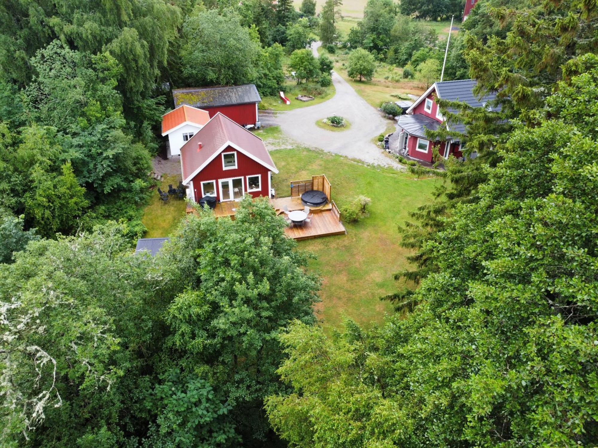 The Blomsholm Cabin - Load Your Electric Car Stromstad Exterior photo