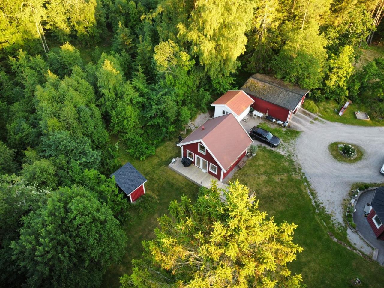 The Blomsholm Cabin - Recharge Your Electric Car Stromstad Exterior photo