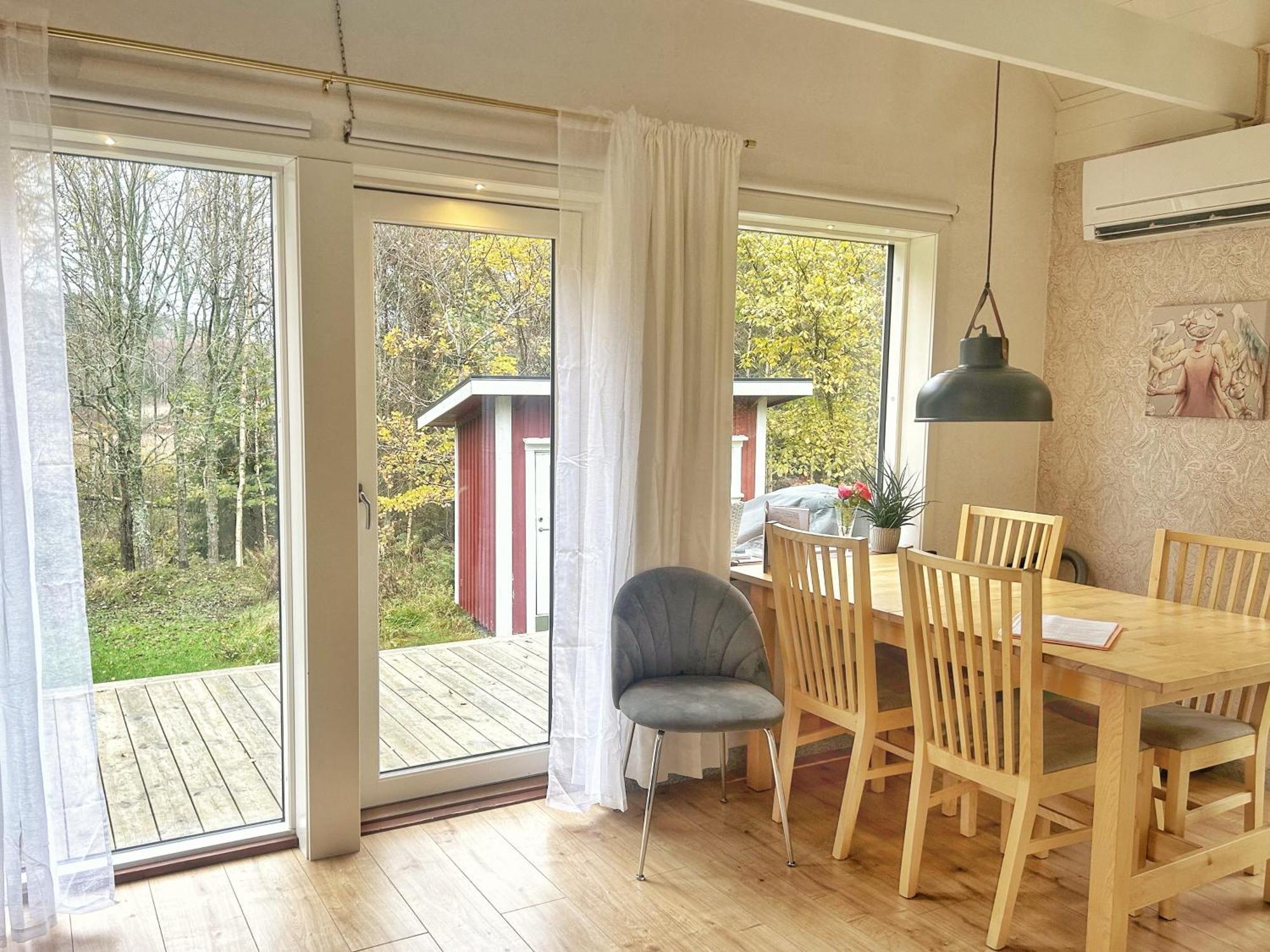 The Blomsholm Cabin - Load Your Electric Car Stromstad Exterior photo
